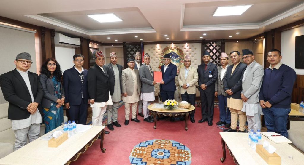 सरकारी कर्मचारीको तलब भारी मात्रामा बढ्ने संकेत, वित्तीय अराजकता घटाउन सुविधा बढाउने प्रचण्डको बचन