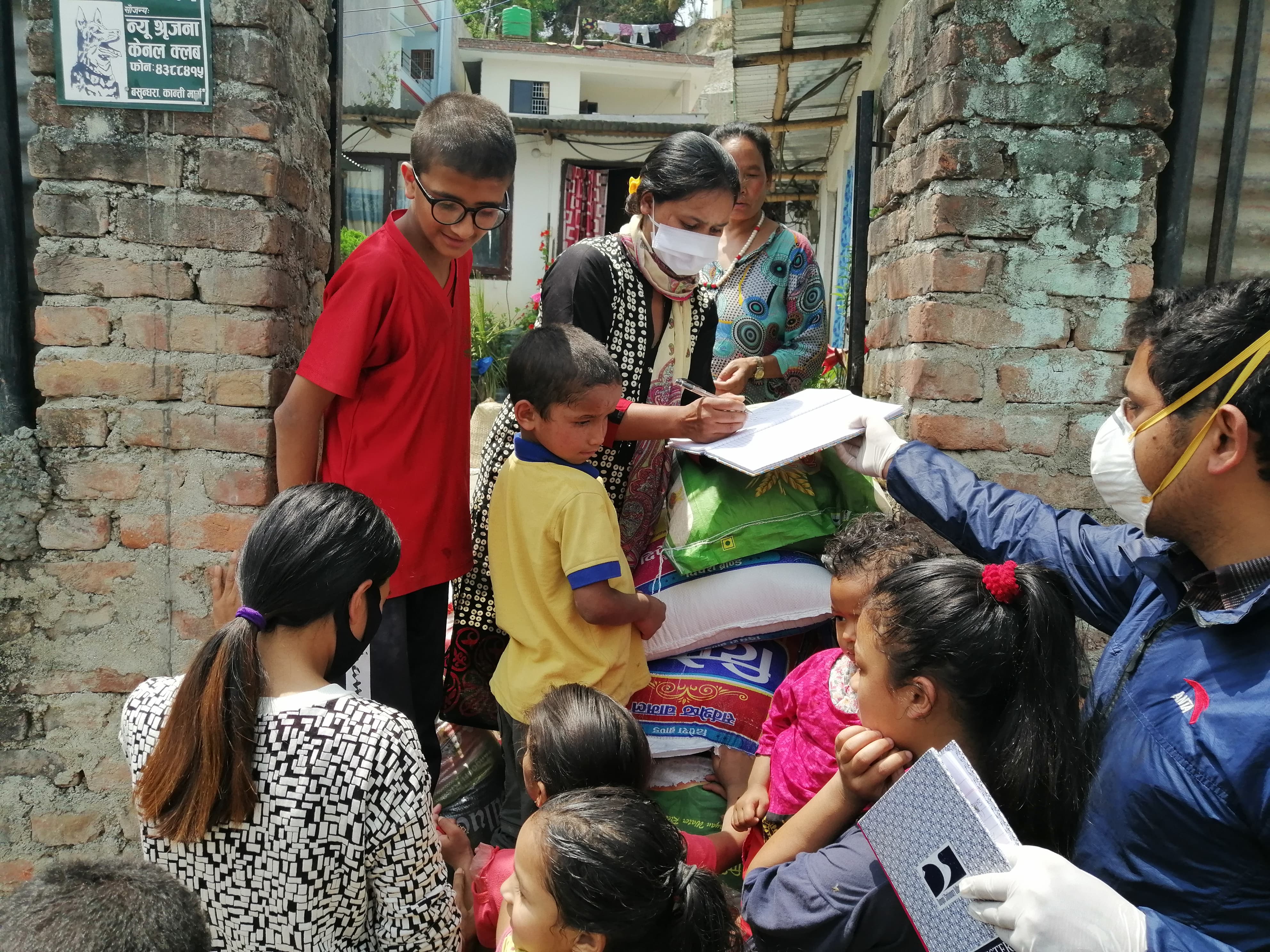 तारकेश्वरका जागरुक युवाहरुले गरे राहत वितरण