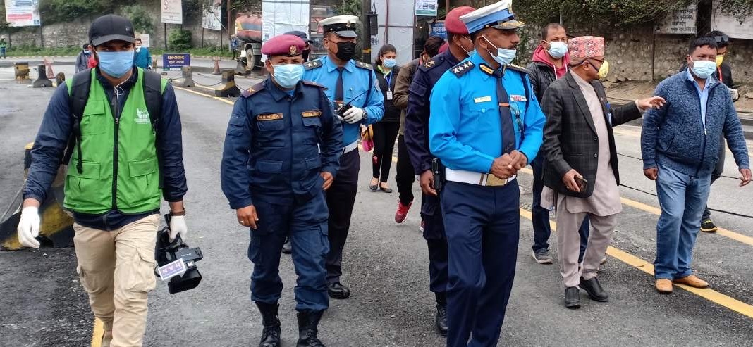 उपत्यका भित्रिने नाकामा कडाइ, यी नाकामा ट्राफिक प्रमुख नै चेकजाँचमा खटिए