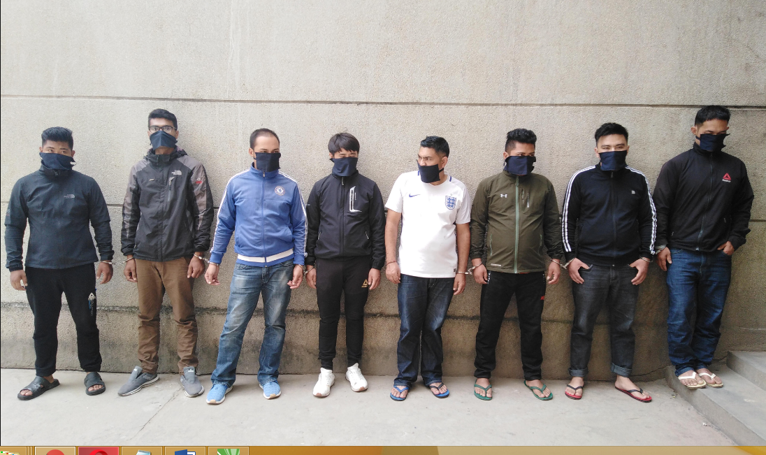 दुई थान पेस्तोल सहित लुटपाटमा संलग्न ८ जना पक्राउ