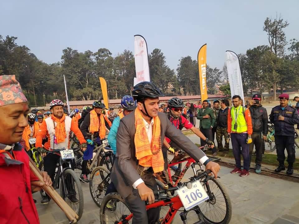 पशुपतिनाथ परिसरबाट यात्रा गरेर साइकल यात्री जनकपुरसम्म