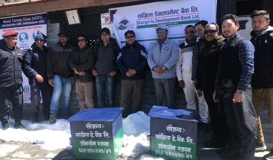 सांग्रिला डेभलपमेन्ट बैंकद्वारा मुक्तिनाथ मन्दिरलाई डोनसन बक्स