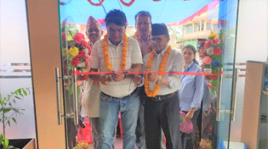गरिमा विकास बैंकको शाखा चितवन मिलनचोकमा