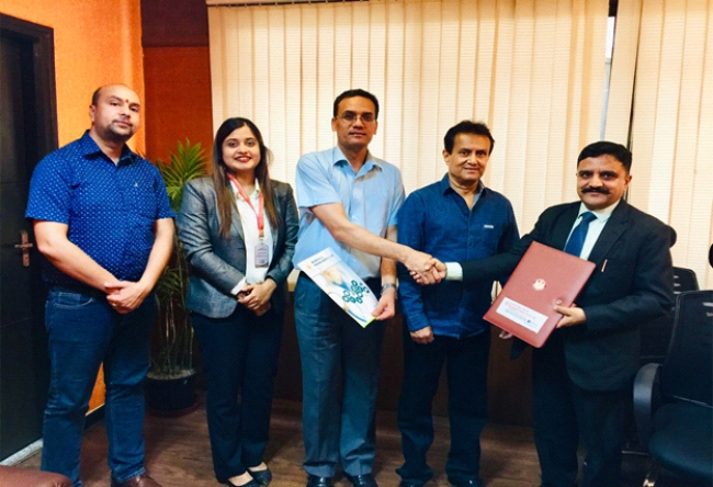 महालक्ष्मी विकास बैंक र ओम हस्पिटलबीच सम्झौता
