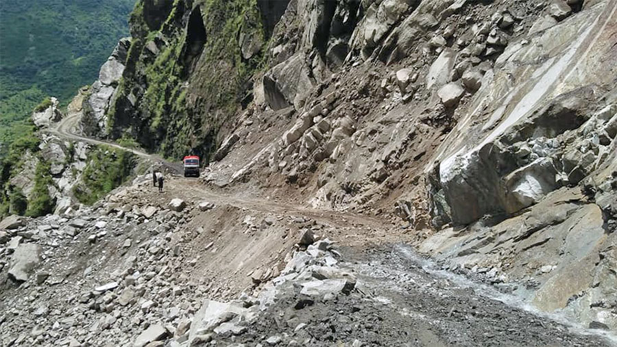 राहुघाट–तातोपानी सडकखण्डमा रातको समयमा यातायात आवागमन बन्द