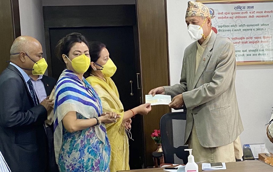 नेशनल लाईफले कोरोना कोषलाई दियो ५१ लाख