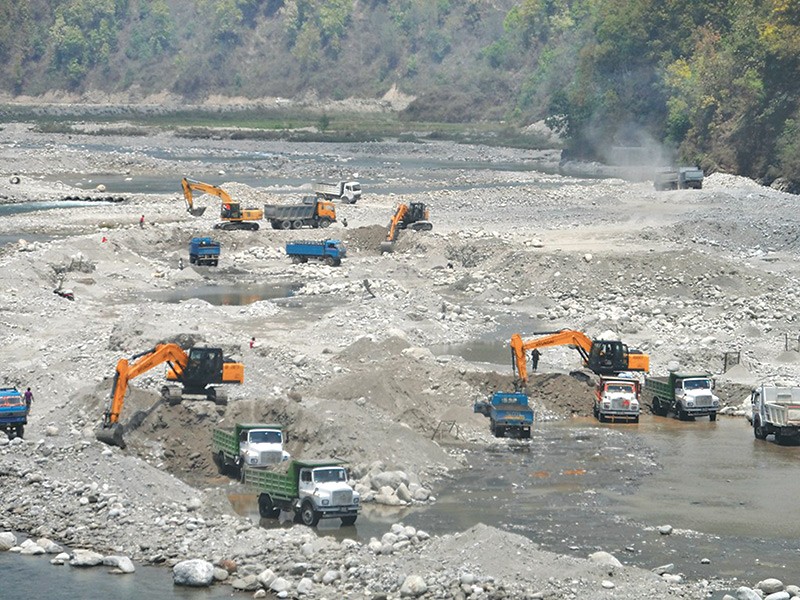 नदीजन्य पदार्थको अवैध उत्खनन गर्नेलाई ५० हजार जरिवाना