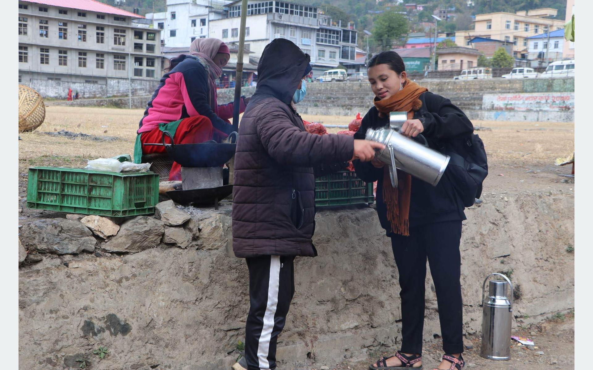 चिया बेचेरै मासिक ९० हजार कमाउँछिन् विपना