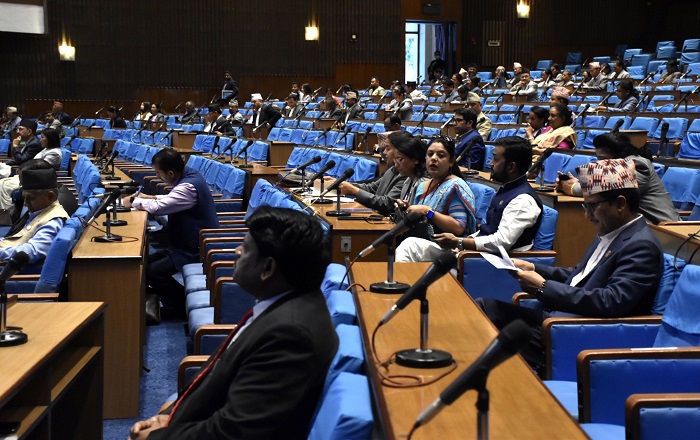 संसद्मा उठेको प्रश्न : के तीन शीर्ष नेताको भेटघाट फिल्म देखाउनका लागि हो ?