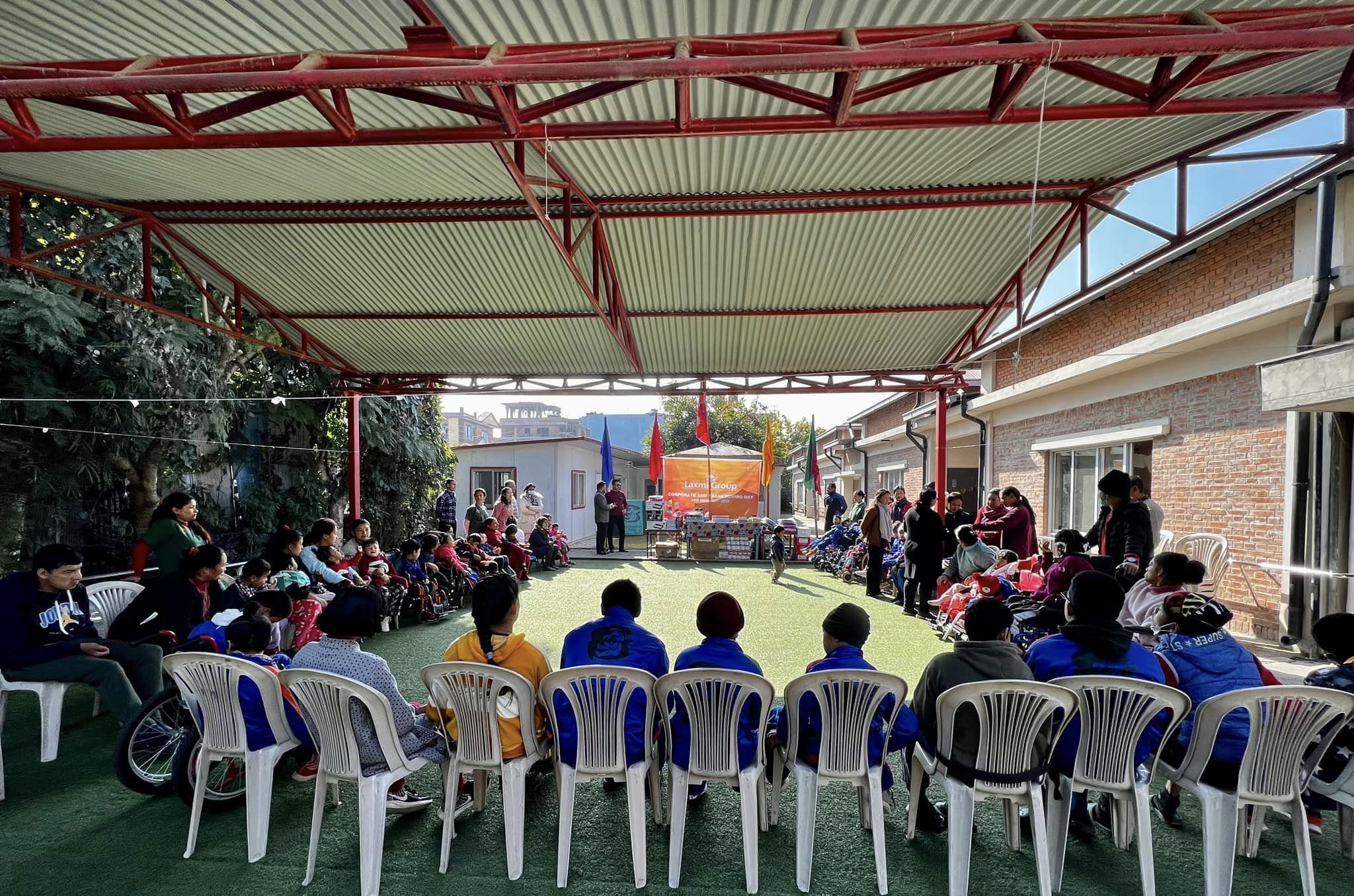लक्ष्मी ग्रपुले ५० औं वार्षिकोत्वसका उपलक्षमा ५० बालबालिकालाई सहयोग गर्यो