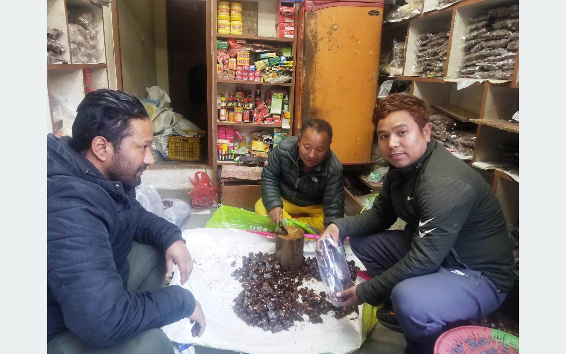 अत्याधिक बढ्यो चाकुको माग, व्यवसायीलाई भ्याइनभ्याइ