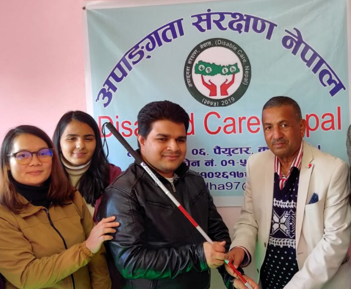 बैंक अफ काठमाण्डूद्वारा अपाङ्गता संरक्षण नेपाललाई सेतो छडी हस्तान्तरण