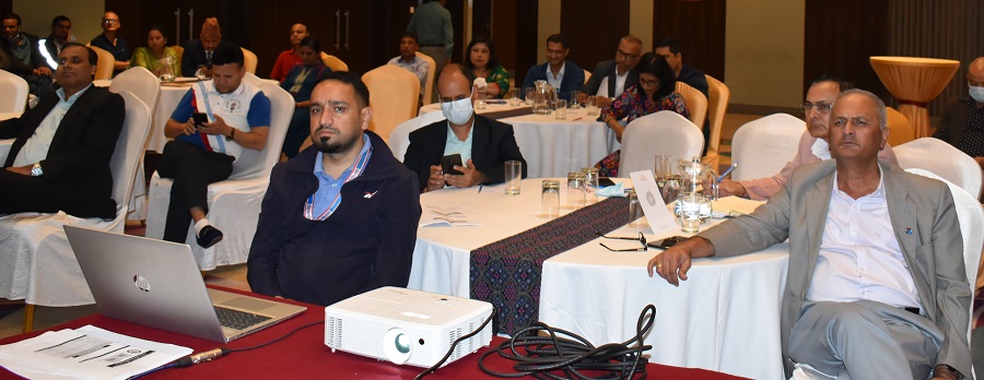 निर्जीवन बीमा कम्पनीका प्रमुख कार्यकारी अधिकृतहरूसँग अन्तरक्रिया