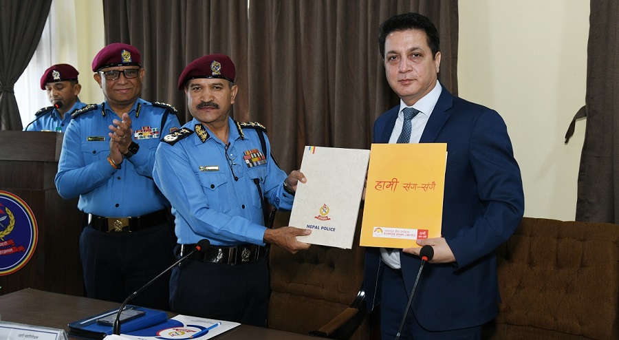 सनराइज बैंकले नेपाल प्रहरी विद्यालयहरुलाई दियो करिब ७० लाखको छात्रवृति