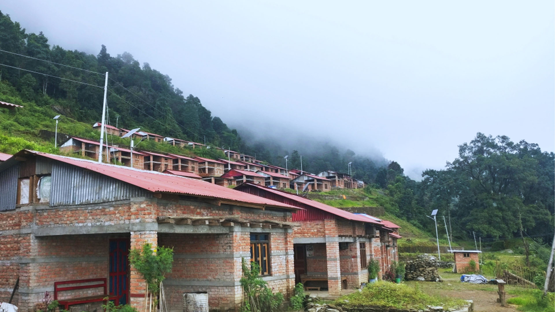 दोलाखामा २० प्रतिशत घरका मानिस गायव, खण्डहर बन्ने चिन्ता
