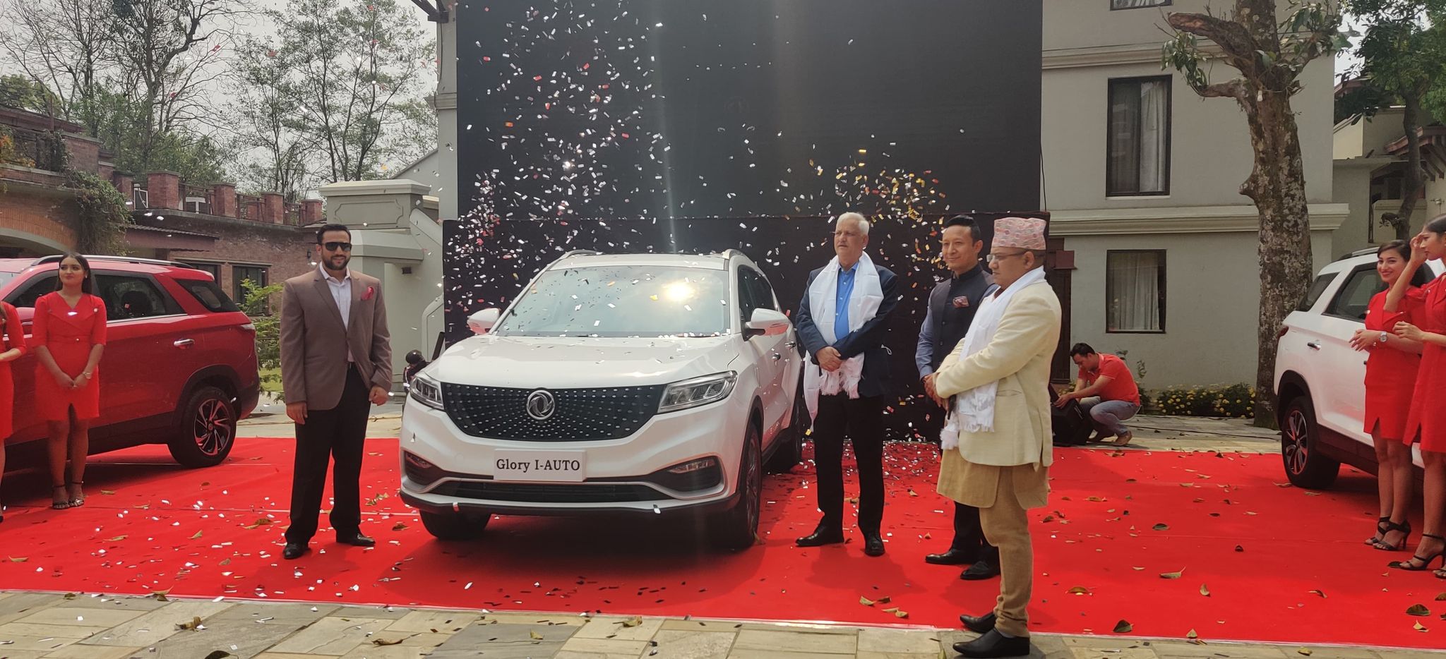 कुजु नेपालद्वारा डिएफएसके ग्लोरीको एड्भान्स सिरिज गाडी सार्वजनिक