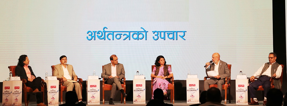 दश वर्षे साझा विकास रणनीति तय गर्नुपर्छः अर्थमन्त्री शर्मा
