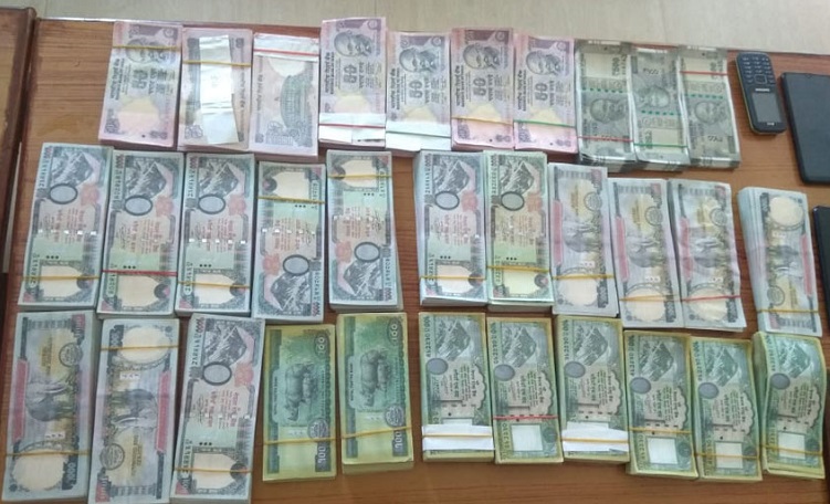 लागूऔषधको बोरामा १५ लाख ४४ हजार नक्कली नोट बरामद