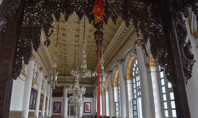 गद्दी बैठक खोलेपछि हनुमानढोका दरबार क्षेत्रमा विदेशी बढे,टिकट शुल्क कति लाग्छ ?