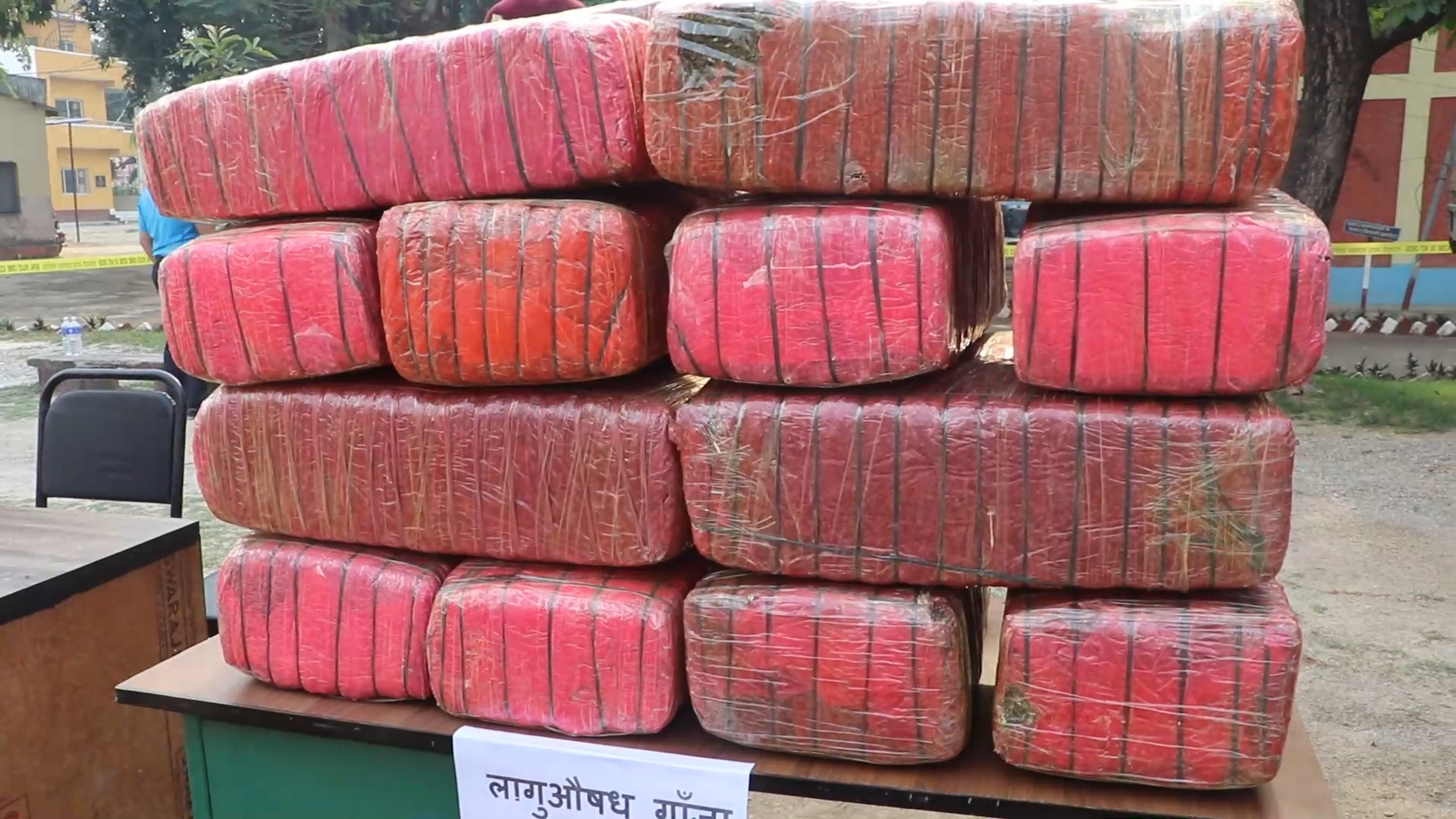 प्रहरीद्वारा १८० किलो अवैध लागुऔषधसहित एक भारतीय नागरिक पक्राउ