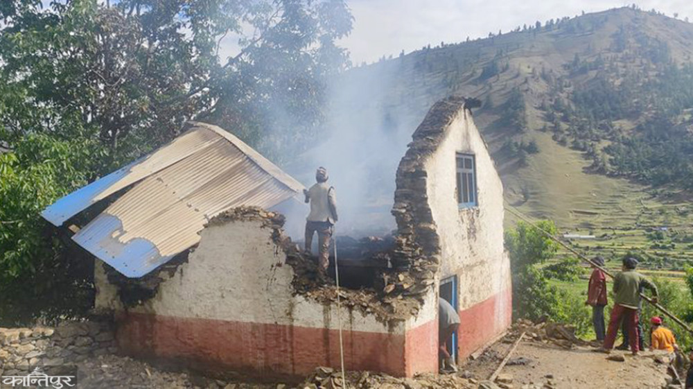 अन्तरजातीय प्रेमविवाह भन्दै जलाइयो युवाको घर