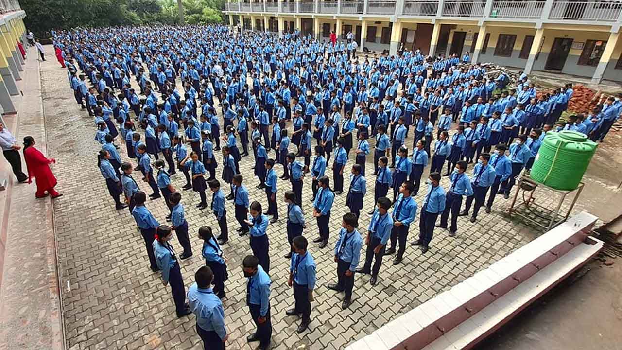सरकारी विद्यालयको शान : भर्ना हुन नपाएर विद्यार्थी फिर्ता हुन्छन्