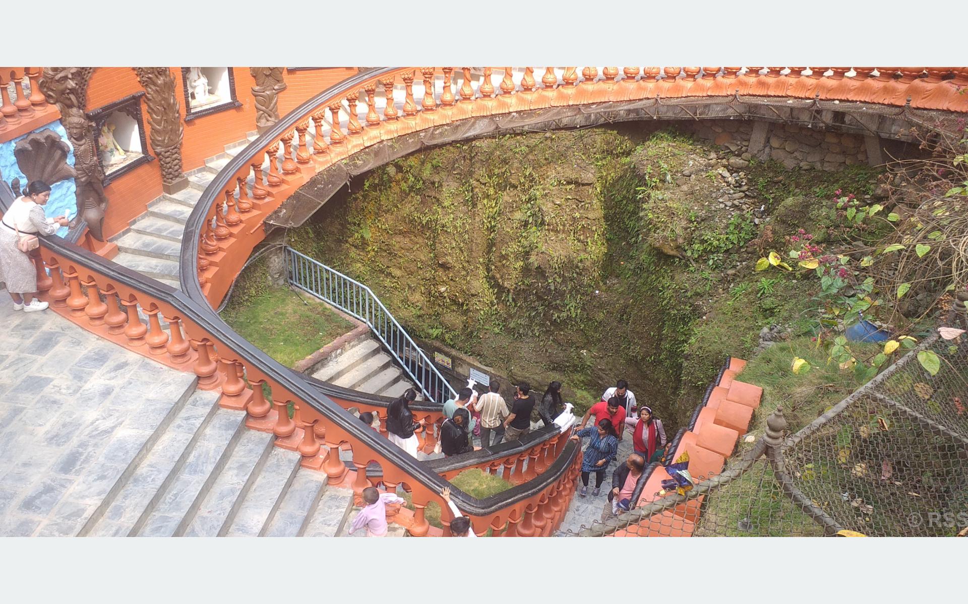 पर्यटकको मन लोभ्याउने गुप्तेश्वर गुफा
