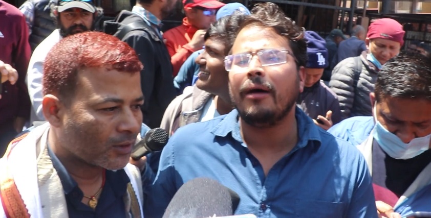 ज्ञानेन्द्र शाहीलाई लखेटे मिटर ब्याज पीडितहरूले, 'स्टन्ट किङ्ग'लाई ठुलो सवक