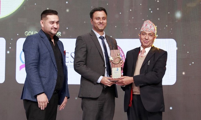 सिद्धार्थ बैंक ‘दि एचआरएम अवार्ड फर कर्पोरेट एक्सिलेन्स २०२२’ बाट सम्मानित