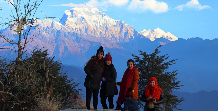 धम्जास्थित पर्यटकीयस्थल बेलढुङ्गामा आन्तरिक पर्यटक