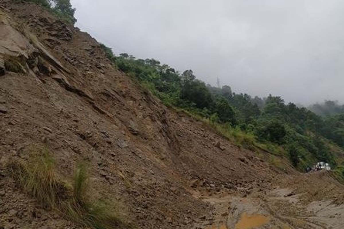 ग्रामीण सडक अवरुद्ध हुँदा खाद्यान्न आपूर्तिमा समस्या