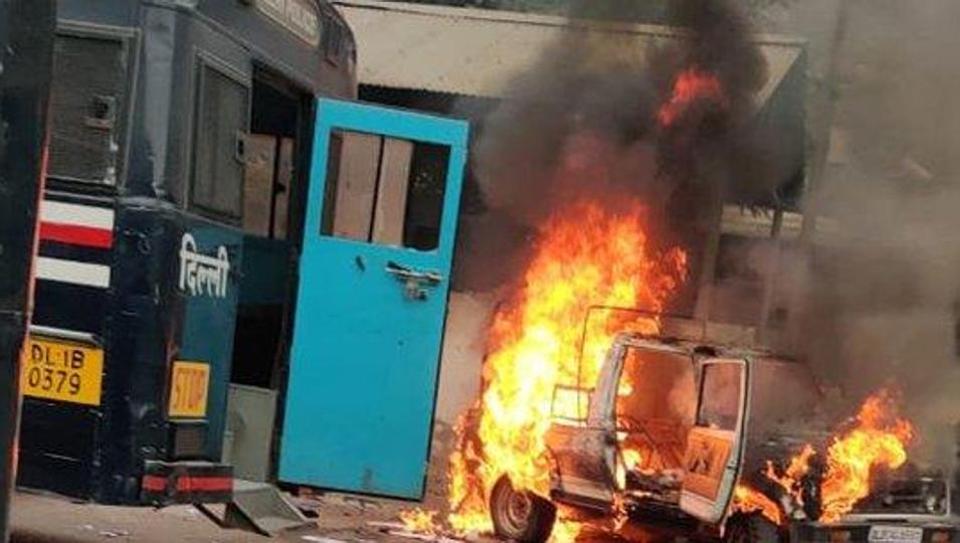 दिल्लीमा प्रहरी र वकिलबीच झडप