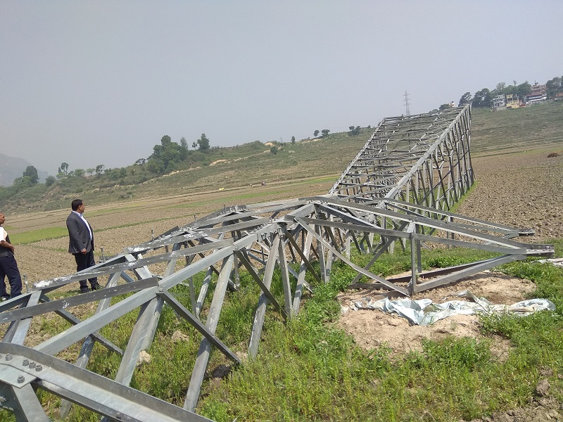 ललितपुरमा लोडसेडिङको सम्भावना बढ्यो, निर्माणधीन प्रसारणलाइनका टावर ढालिए