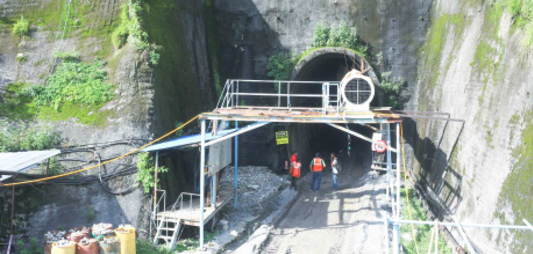 सिनो हाइड्रोलाई एक पछि अर्को धम्की