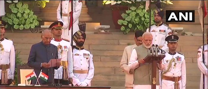 भारतको १५औँ प्रधानमन्त्रीका रुपमा मोदीद्वारा सपथग्रहण