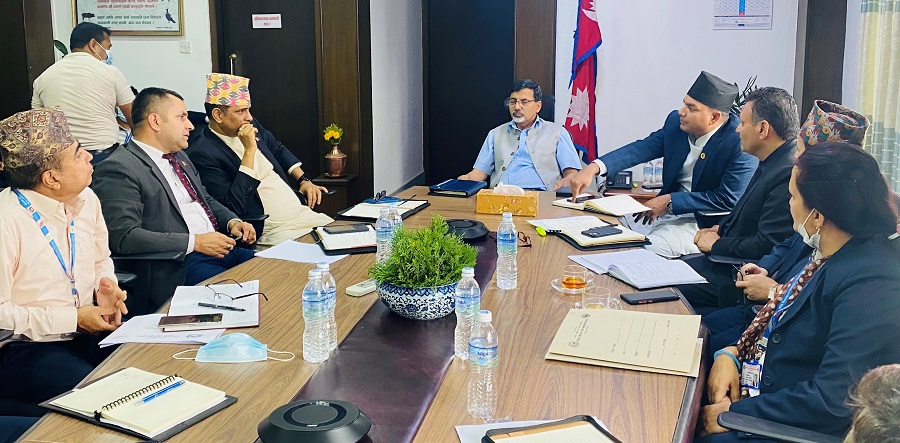 किसानलाई उन्नत जातको बिउ दिएर धानको उत्पादन तीन गुणा वृद्धि गर्न अर्थमन्त्रीको निर्देशन