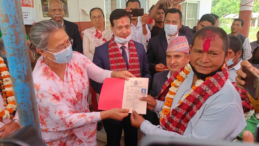 गाउँब्लकमा रहेका करिब २० हजार भूमिविहिनलाई लालपूर्जा वितरण