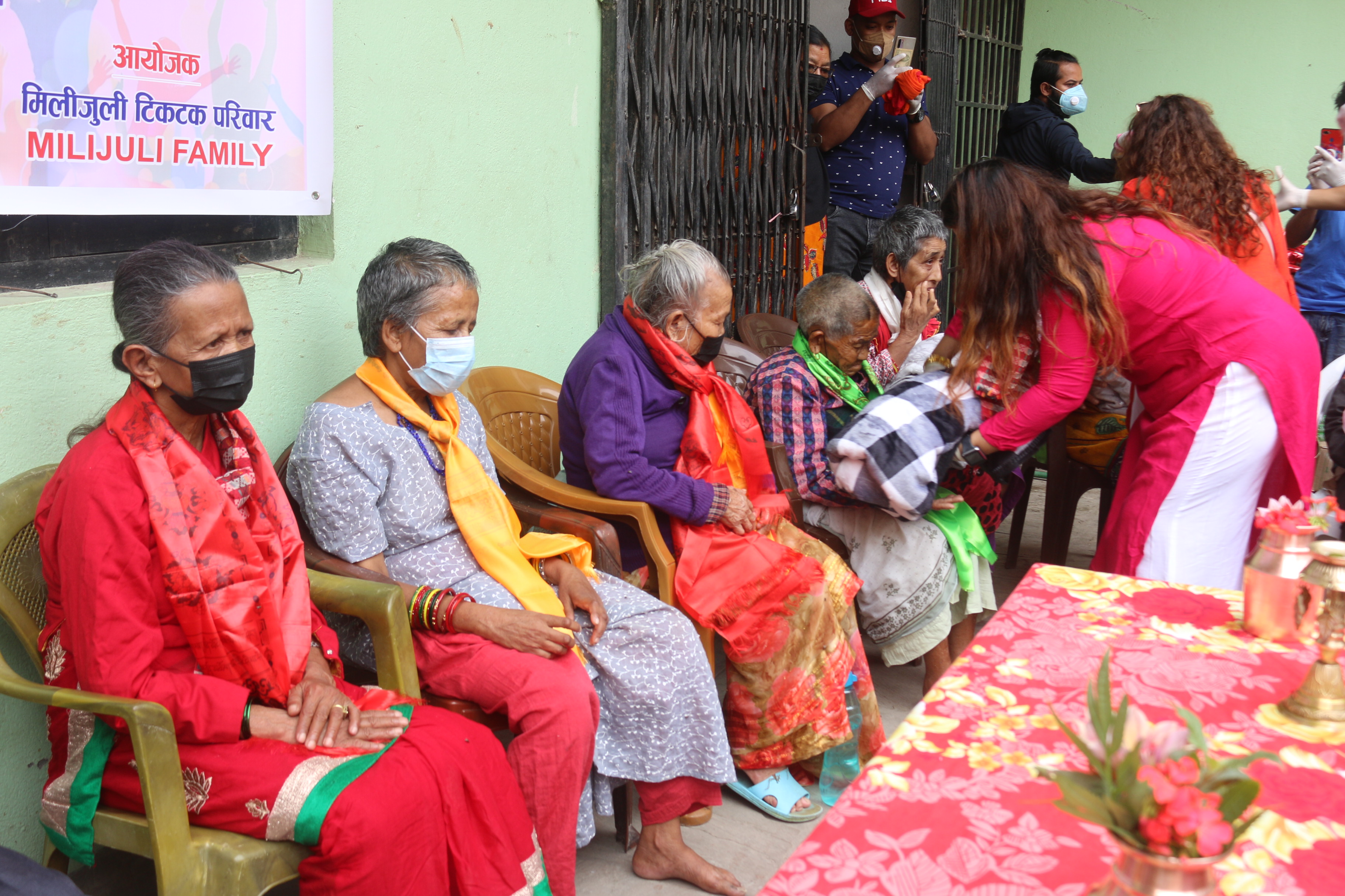 भोकाएकालाई तातो भात र न्यानो कपडा