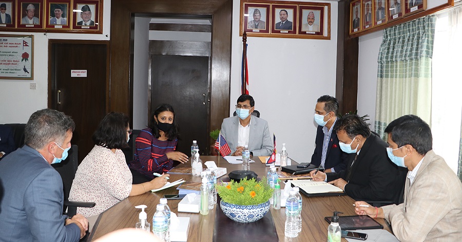 एमसिसी उपाध्यक्ष सुमारको अर्थमन्त्री शर्मासँग भेट