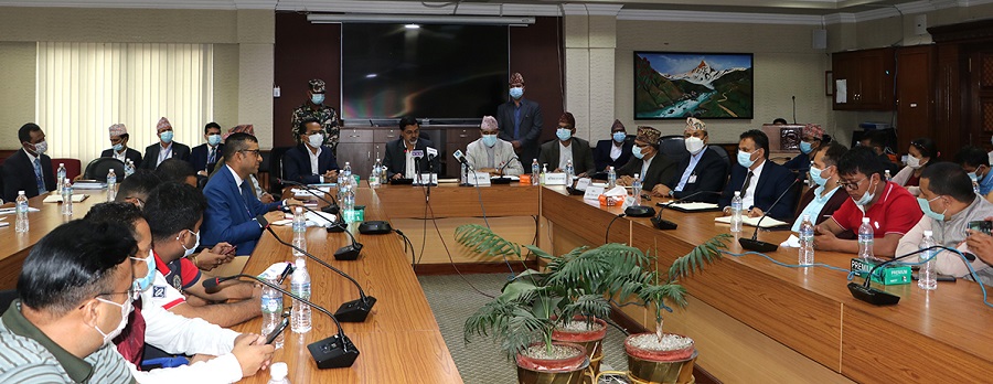अब झारपात उखेल्ने काममा सरकारले खर्च गर्दैन : अर्थमन्त्री शर्मा