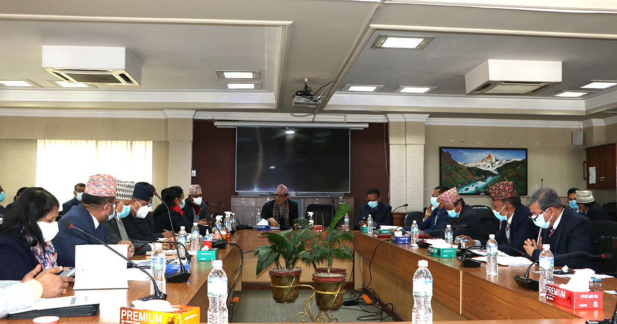सचिवहरुलाई निर्देशन दिँदै अर्थमन्त्रीले भनेः खर्च गर्नुहोस् भनेर बारम्बार भन्न पर्ने