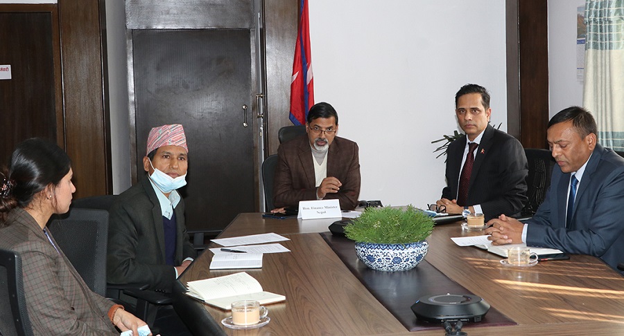 नेपाली उत्पादनलाई विश्व बजारमा पुर्याउन एडीबीसँग थप साझेदारी गर्नुपर्छः अर्थमन्त्री