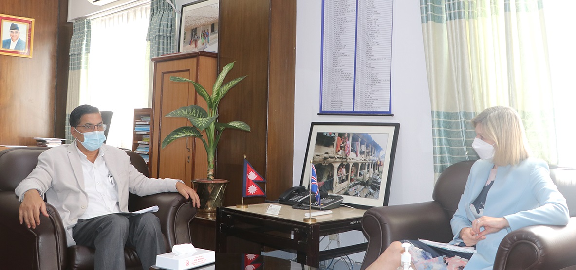 अर्थमन्त्री शर्मा र बेलायतका राजदुत पोलिटबिच शिष्टाचार भेट