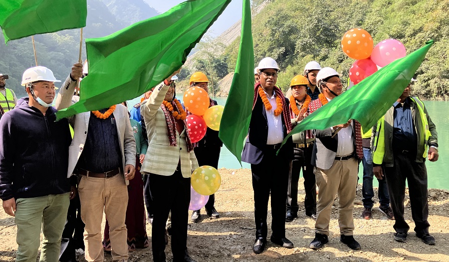 जलविद्युत आयोजनाको मुख्य बाँध निर्माण गर्न सेती नदी फर्काइयो