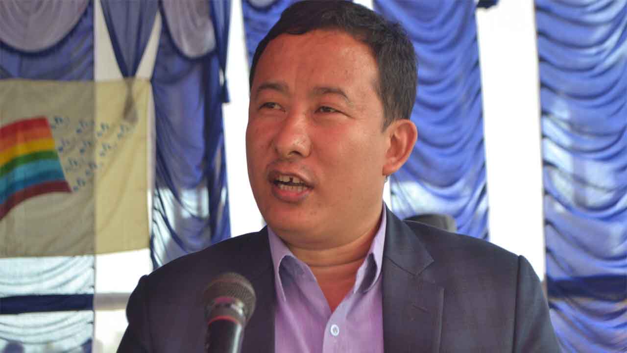 पाँच वर्षसम्म प्रचण्ड नेतृत्वकै सरकार, ओलीलाई राष्ट्रपति बनाऔं :आङ्बो