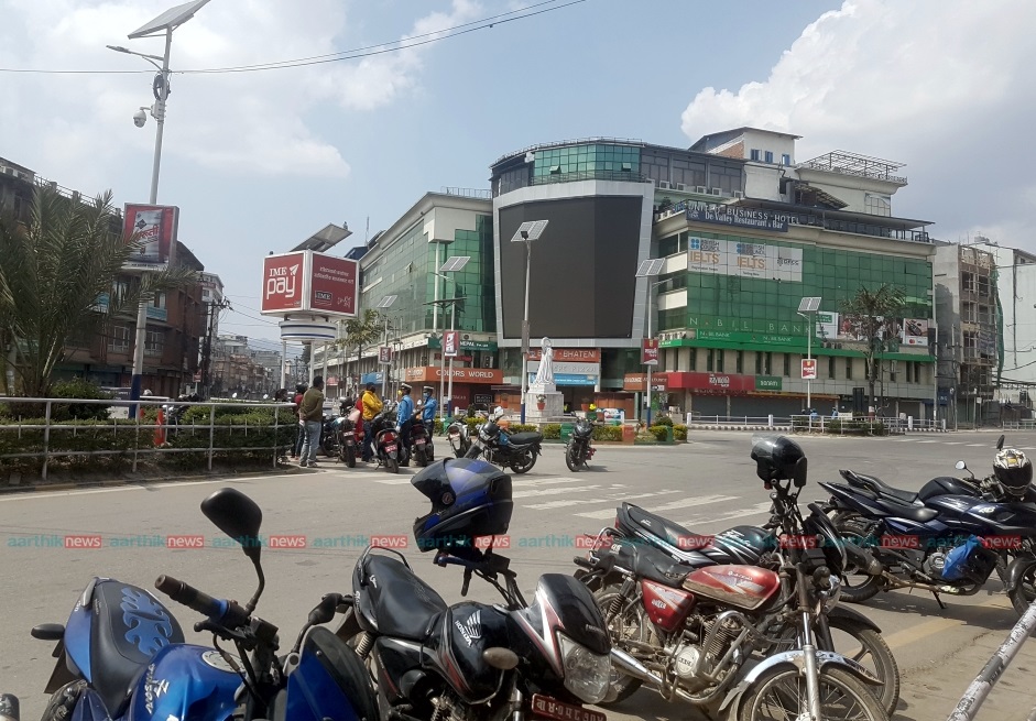 बिहानैदेखि उपत्यकाभित्र लकडाउनमा कडाई