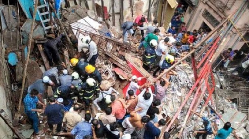 भारतमा एक्कासी चार तले भवन भत्किँदा ५० भन्दाबढी पुरिए, १२ वटा शव प्राप्त