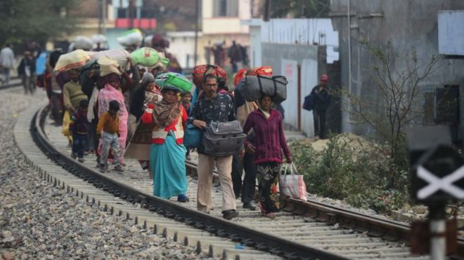 भारतमा सुतिरहेका मजदुरमाथि रेल कुद्धा १६ जनाको मृत्यु