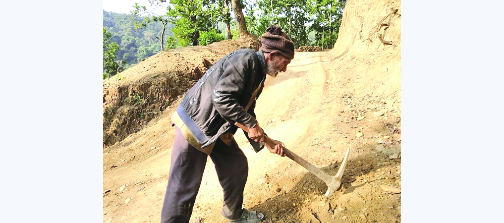 ७५ वर्षे चन्द्रवीरको वीरता जसले एक्लै पहाड फोडेर गाउँमा बाटो पुर्‍याए