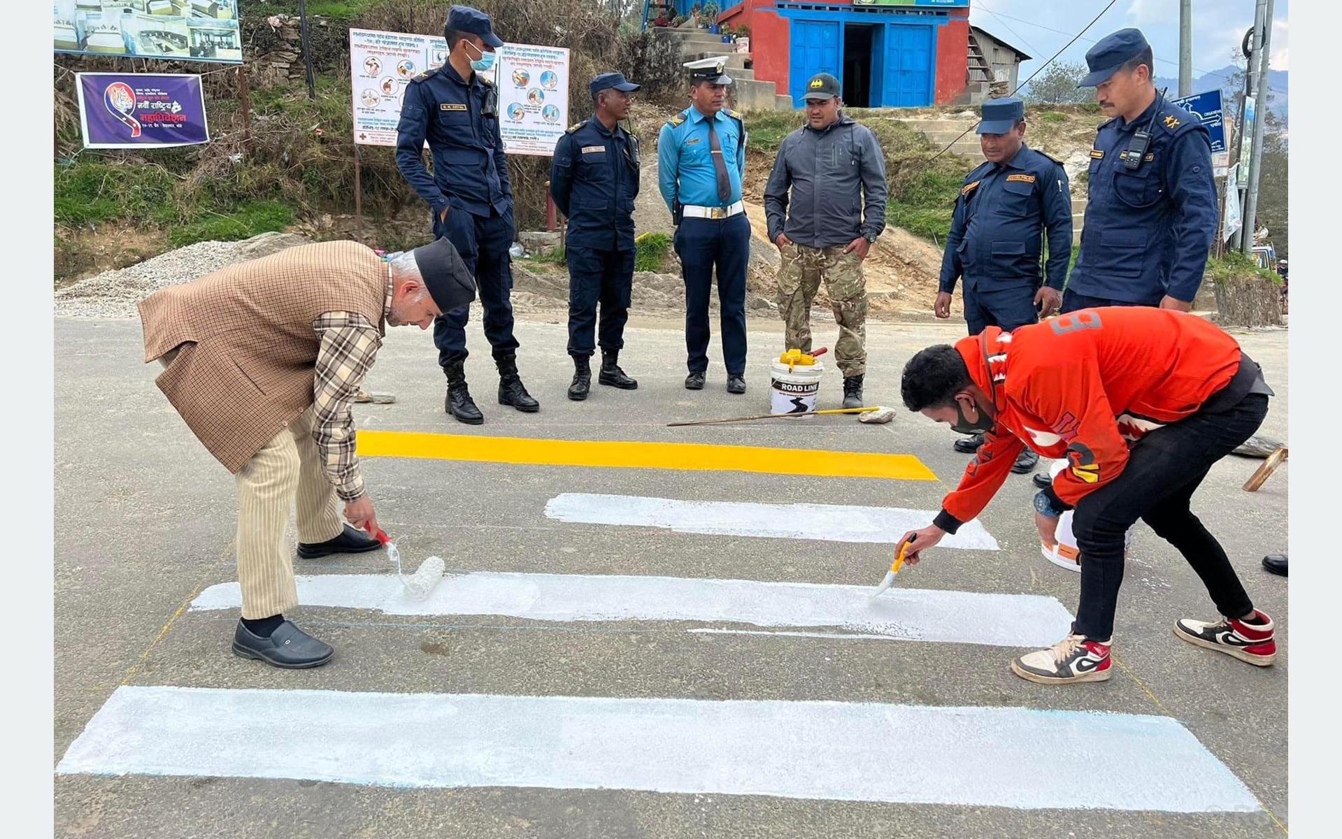 दिक्तेल बजारमा ‘जेब्राक्रस’ तथा ‘स्पिड ब्रेकर’ निर्माण